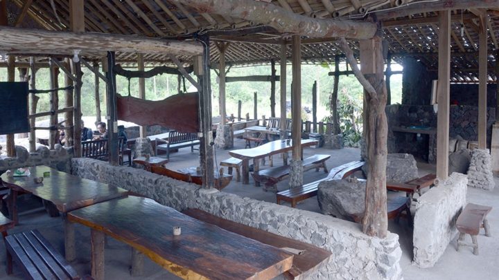 Menikmati Kopi, di Sisa Keganasan Merapi