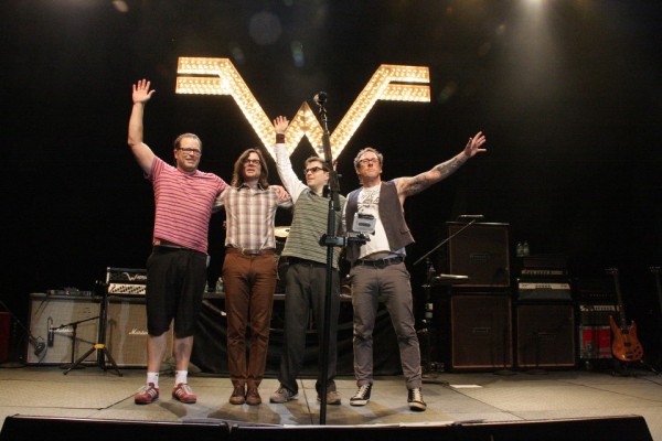 Antusiasme Fans Di Indonesia Sangat Tinggi Menyambut Kedatangan Weezer