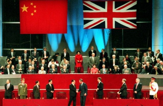 25-tahun-hongkong-dari-inggris-ke-tiongkok