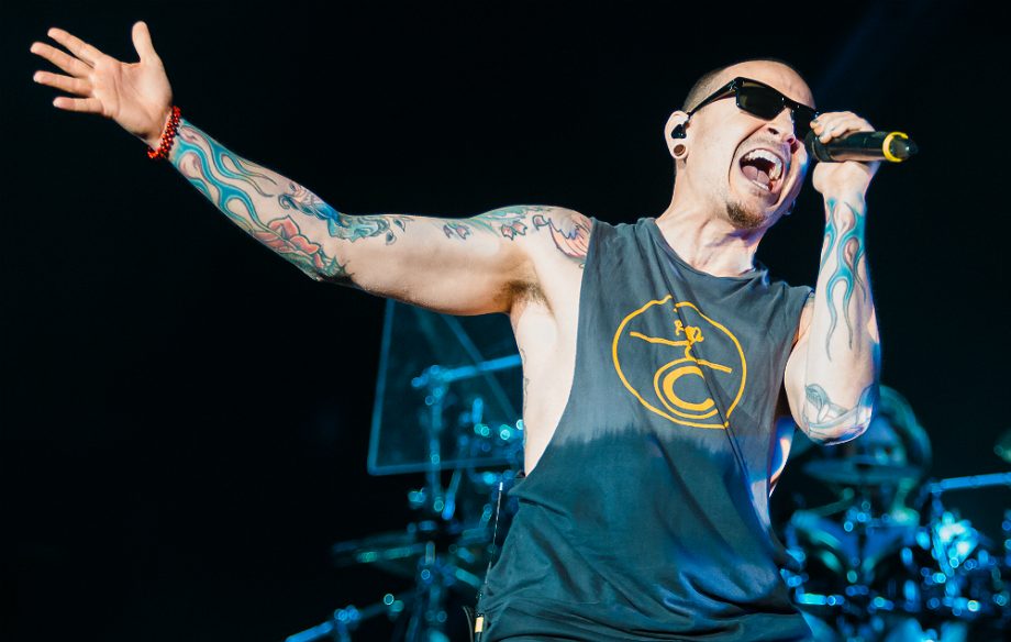 Firasat Kematian Chester Bennington dalam Lagunya