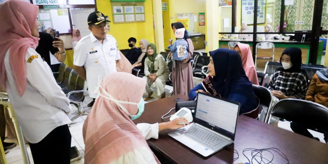 bupati-kecewa-saat-sidak-kepala-uptd-puskesmas-darma-tidak-ada-ditempat