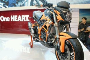 Modifikasi Honda CB150R Dari Limbah Moge