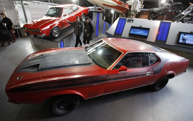 Pameran Mobil James Bond