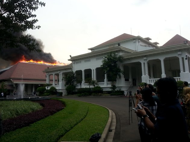 Foto Kebakaran Gedung Sekretariat Negara
