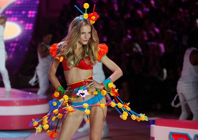 {HOT} Bra Yang Bertabur Berlian (Koleksi Terbaru Lingerie Victoria's Secret)