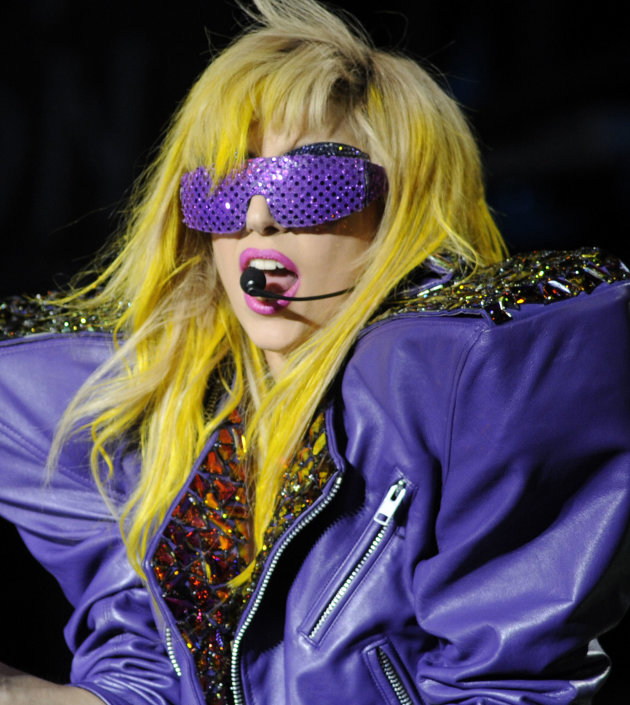 Gaya Kaca Mata Ala Lady GAGA