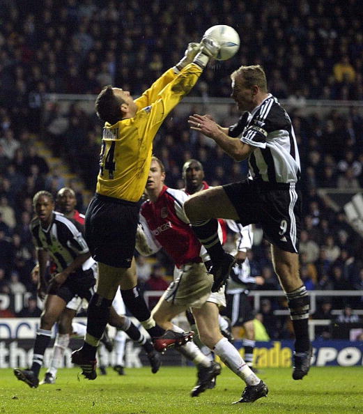 11 PENYERANG DENGAN SUNDULAN YANG AKURAT