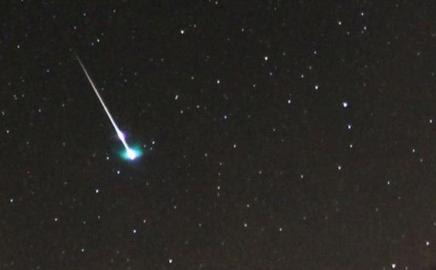 &#91;Berita Ajaib&#93; Rumah Pastor Kejatuhan Pecahan Batu Meteor