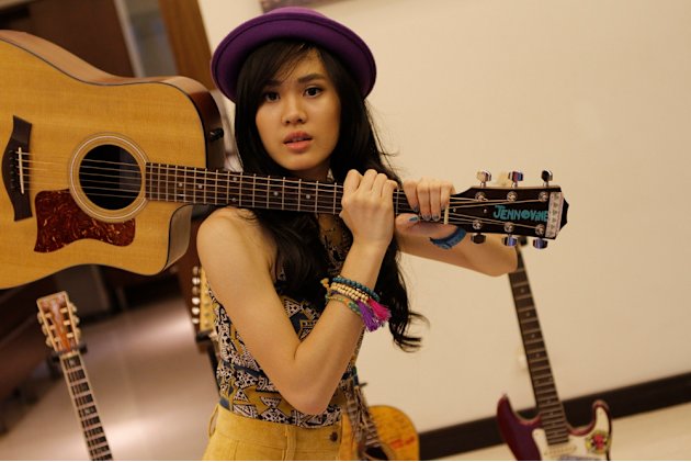 JANGAN MERASA GUITAR HOLIC KALAU BELUM KETEMU CEWEK INI!!!