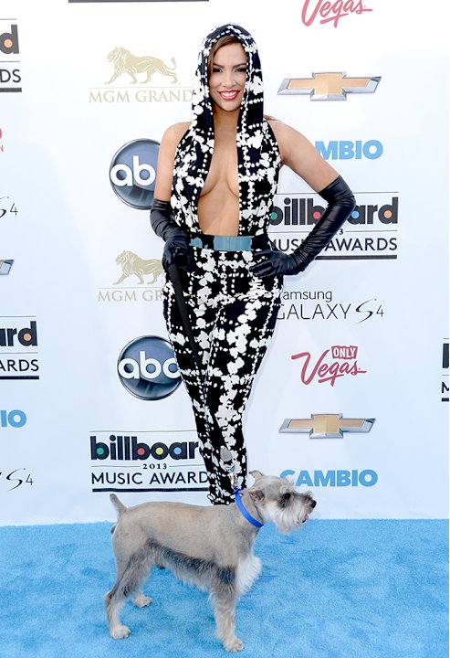 Seleb yang tampil aneh di Billboard Music Awards