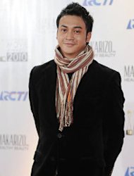 Artis di pukul ABG
