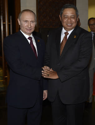 &#91;Makin Mesra&#93; Yudhoyono-Putin &quot;Mojok&quot; di sela-sela KTT APEC