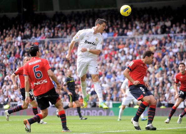 11 PENYERANG DENGAN SUNDULAN YANG AKURAT