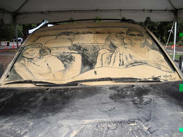Kreatifitas Tingkat Tinggi... Seni Debu Kaca Mobil....Luar biasa!!