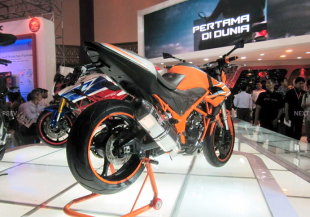 Modifikasi Honda CB150R Dari Limbah Moge