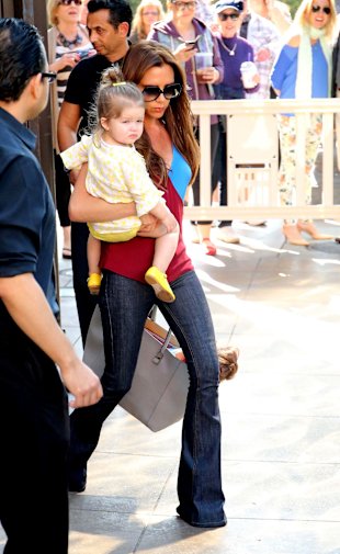 Mengecil, Ada Apa Dengan Dada Victoria Beckham?