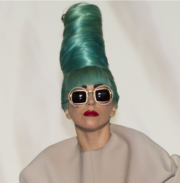 Gaya Kaca Mata Ala Lady GAGA