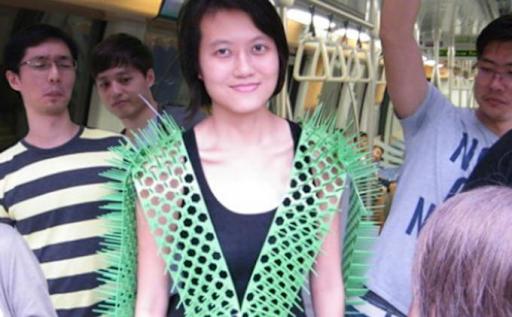 Rompi Ini Bisa Bikin Ciut Pelaku Pelecehan Seksual di Busway