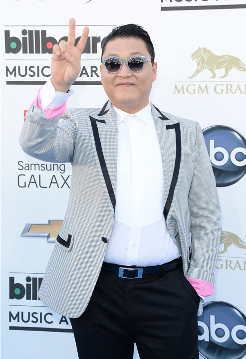 Seleb yang tampil aneh di Billboard Music Awards