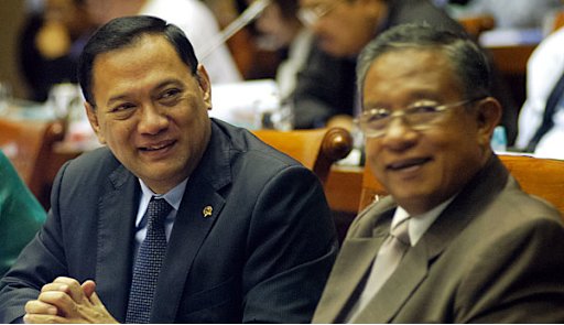 Rupiah dipermainkan di singapura gan.