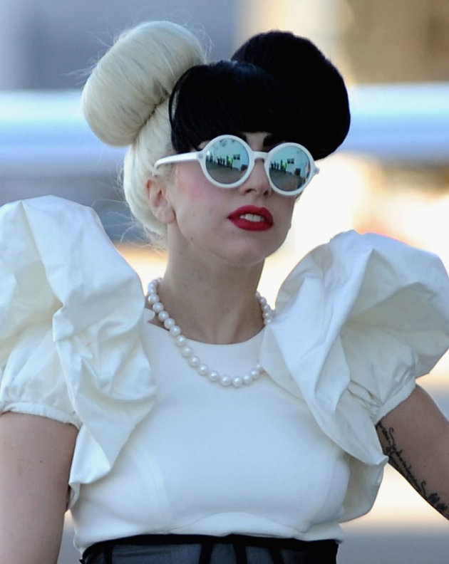 Gaya Kaca Mata Ala Lady GAGA