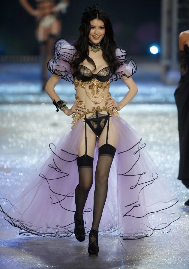 {HOT} Bra Yang Bertabur Berlian (Koleksi Terbaru Lingerie Victoria's Secret)