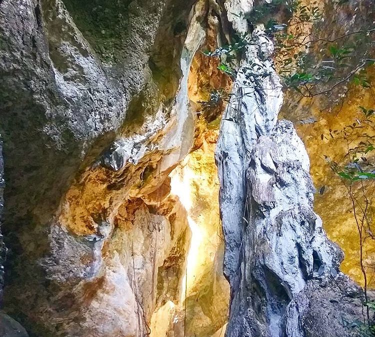 Pesona Goa Batu Cermin di Labuan Bajo Yang Unik Dengan Dinding Yang Berkilau