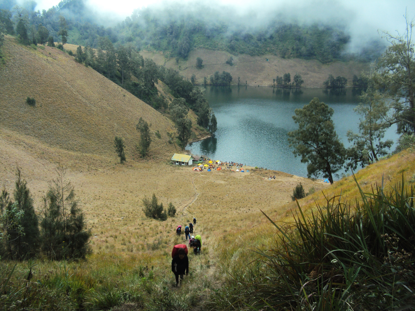 Menjelajah 7 Gunung Terindah di Indonesia Tercinta