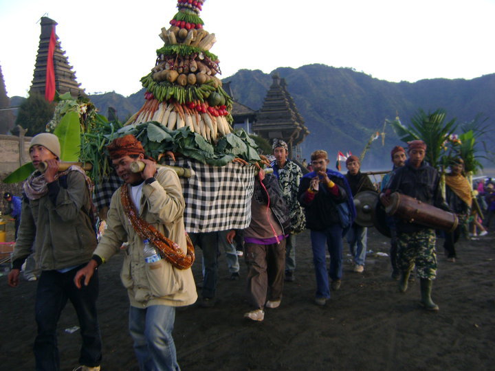 Yadnya Kasada : Ritual Masyarakat Adat Suku Tengger