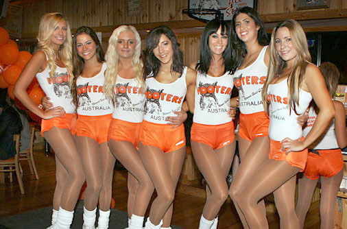Sumarsono akan tegur restoran Hooters jika ada pelayan berbaju seksi