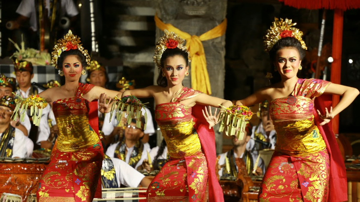 10 Tari Tradisional Indonesia yang Paling Populer