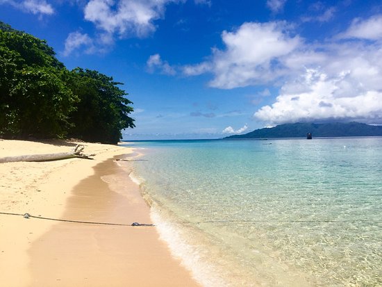 10 Pantai Terindah di Indonesia, Pernah Ke No Berapa Aja?
