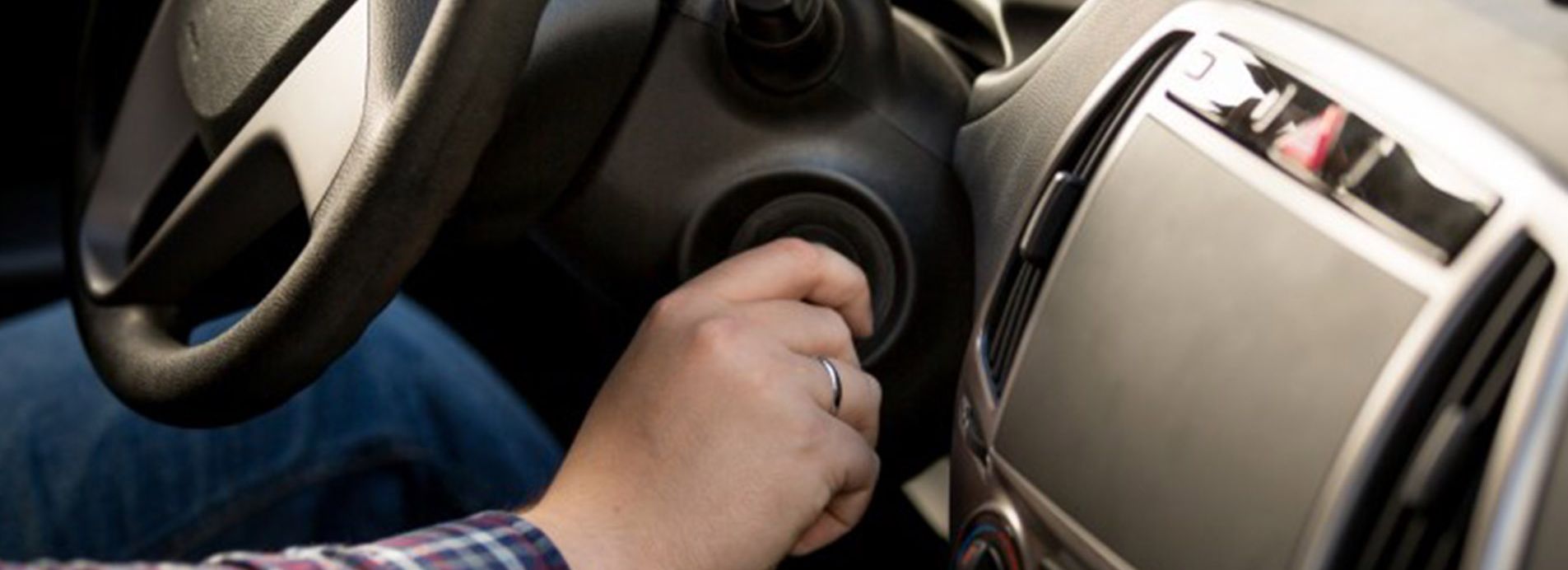 Selain Aki, Dua Komponen Ini Juga Bikin Mobil Gak Bisa Distarter!