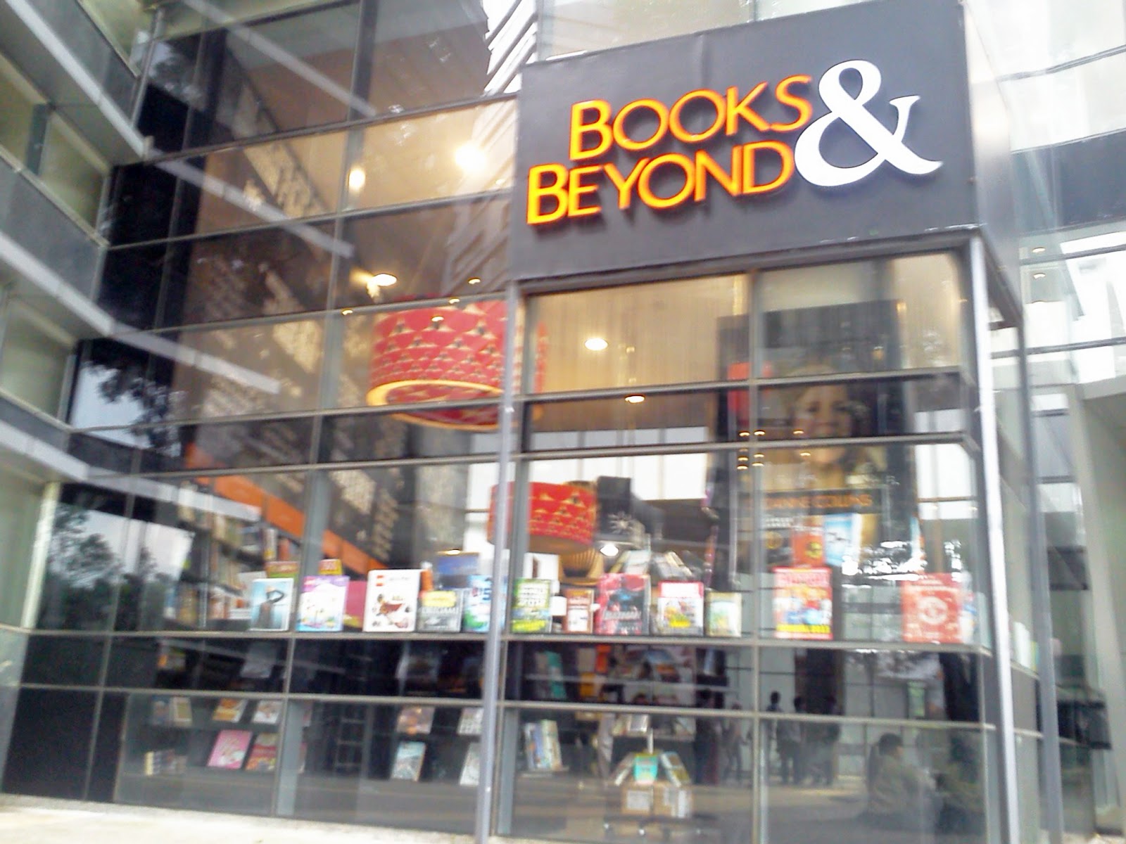 &quot;Ini Perpustakaan Atau Mall?&quot;