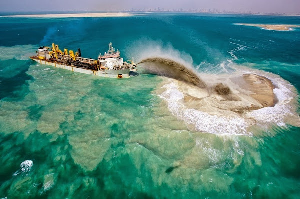 Foto Proses Pembangunan Proyek &quot;pulau di dunia&quot;di dubai