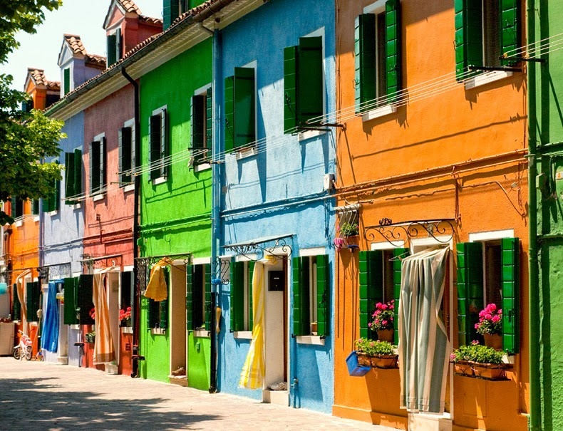 Jalan-Jalan Ke Pulau Burano, Pulau 'Pelangi' Dari Italia