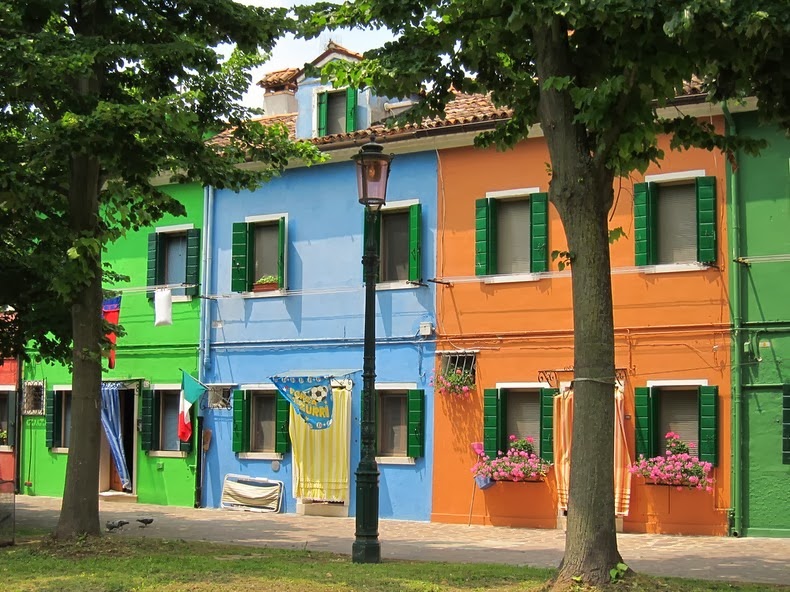 Jalan-Jalan Ke Pulau Burano, Pulau 'Pelangi' Dari Italia