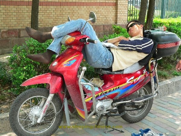 Pose Tidur Khusus Made In China (Dijamin Ngakak Gan)