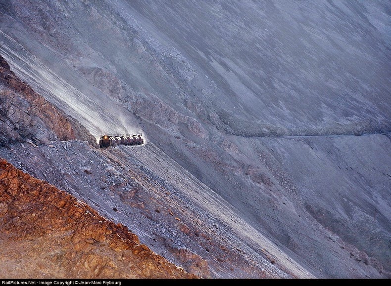 &#91;EKSTRIM&#93; Menaiki Kereta Sambil Menikmati Pemandangan Menakjubkan Pegunungan Andes