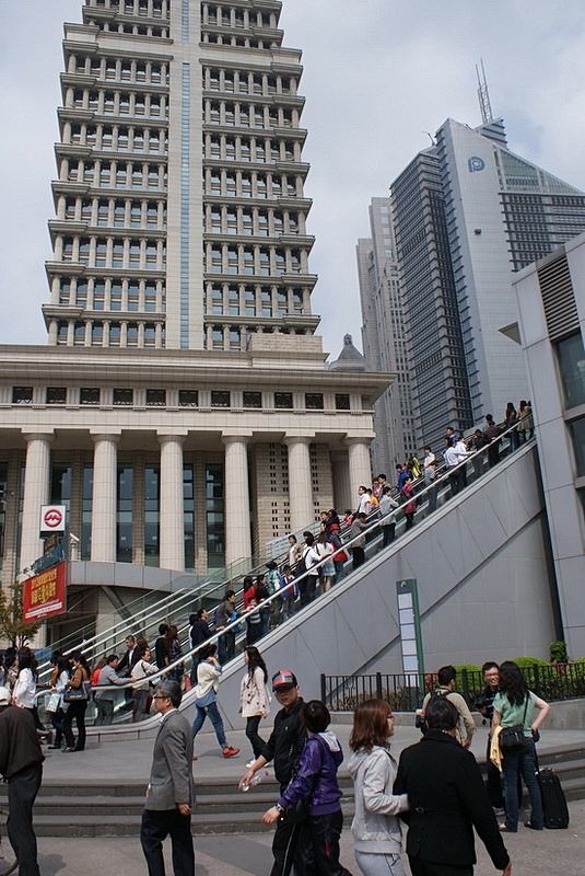  Lujiazui Pedestrian Bridge : Jembatan Bagi Pejalan Kaki yang WAW di China