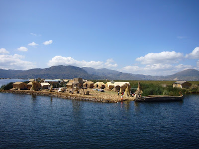Fakta Desa Unik Yang Terapung di Danau Titicaca