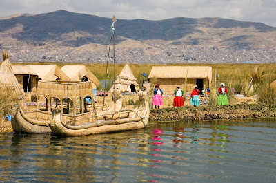 Fakta Desa Unik Yang Terapung di Danau Titicaca