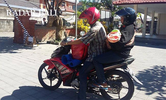 HEBOH: Petani Miskin Bawa Pulang Jenazah Anak Naik Motor