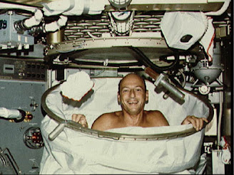 Bagaimana astronot makan di ruang angkasa?