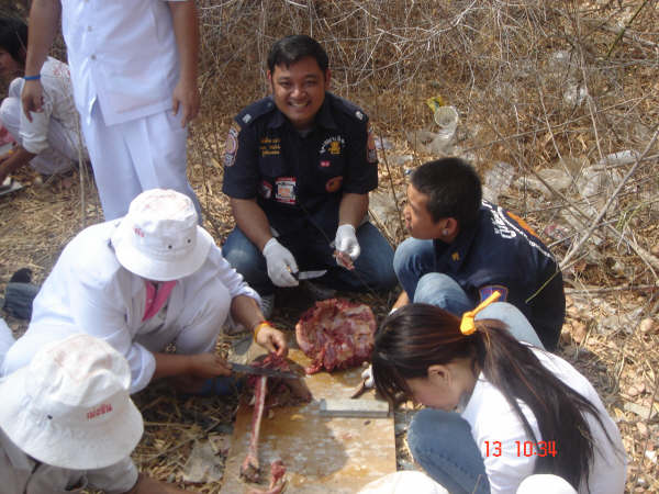 Foto Pengolahan Daging Manusia Menjadi Makanan (18+)