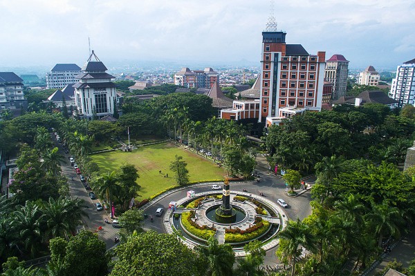 4 Universitas Negeri Terbaik Yang Ada Di Jawa Tengah & Jawa Timur | KASKUS