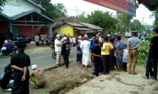 Dua Rumah Makan di Desa Neglasari di Segel Ormas FPI