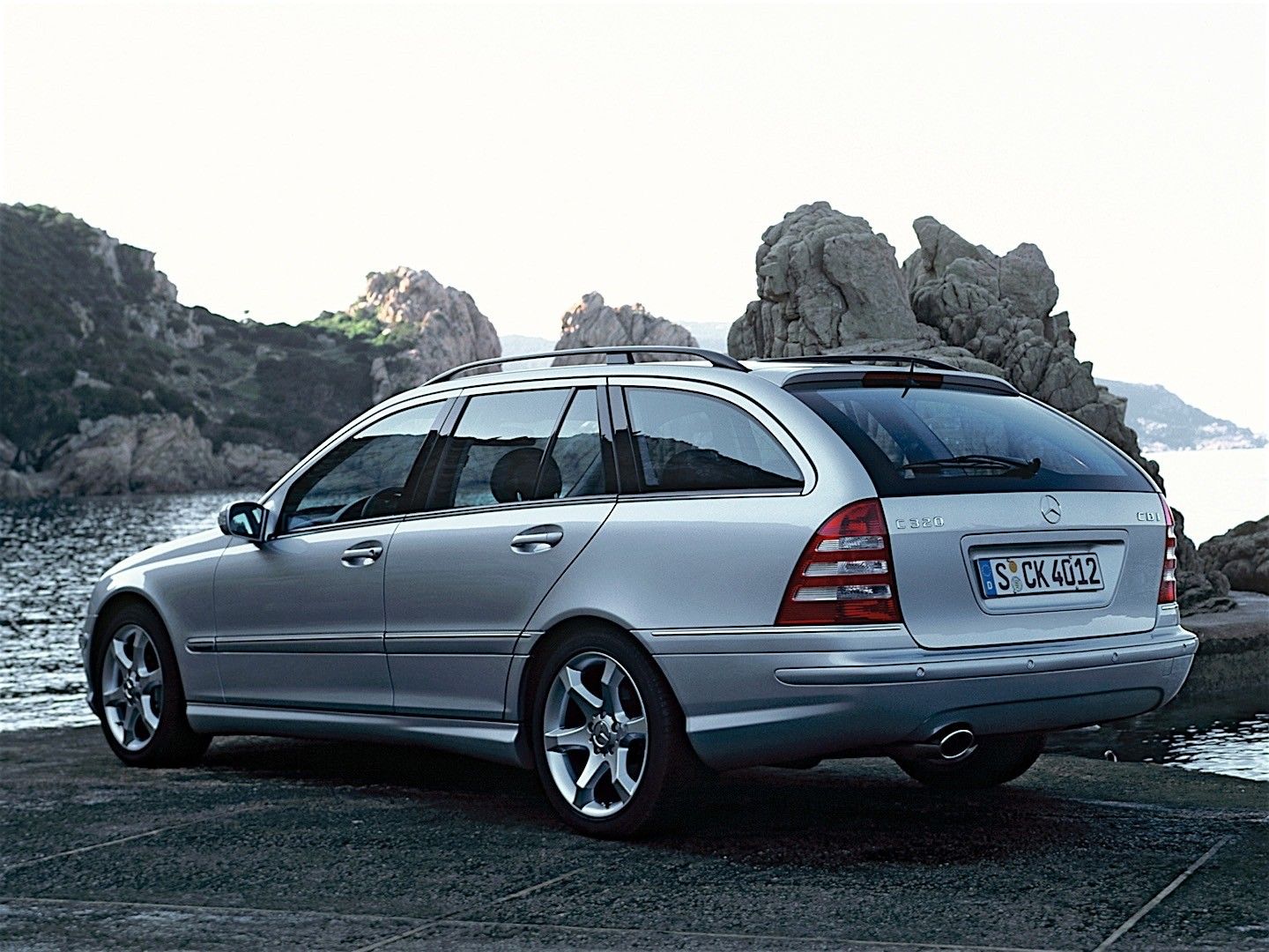 Review Mercedes Benz W203 dan Tips Membelinya