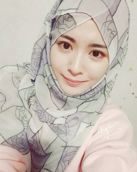 Wanita Cantik Berhijab ini Adalah Seorang Mualaf