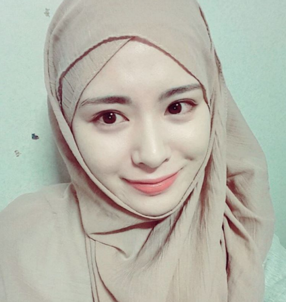 Wanita Cantik Berhijab ini Adalah Seorang Mualaf